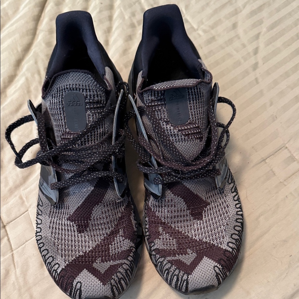 Adidas Ultraboost 20 Black and Gray Athletic Shoes Geometric Print Size 11.5